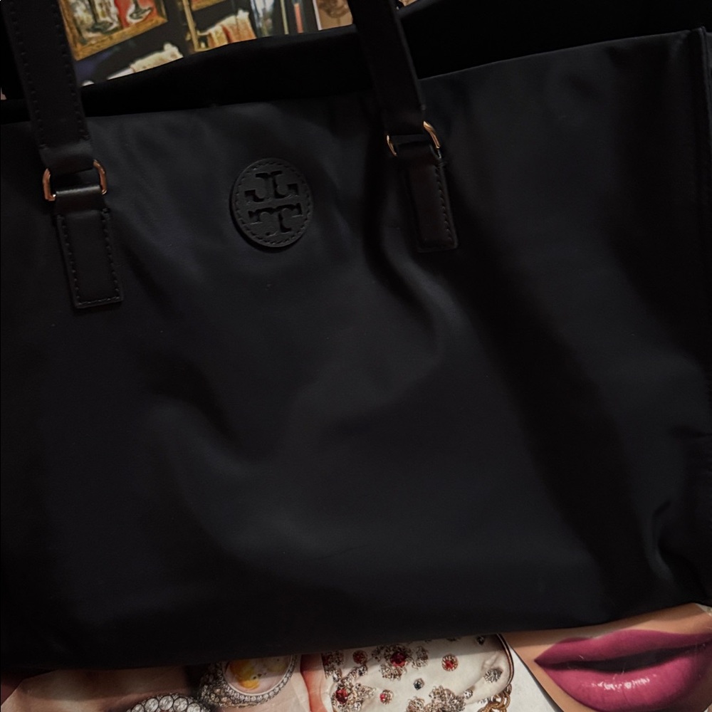 🫦👌🏻🫦• 💎 Tory Burch x Sassy n’ Classy Vibes 💎• 👌🏻🫦👌🏻